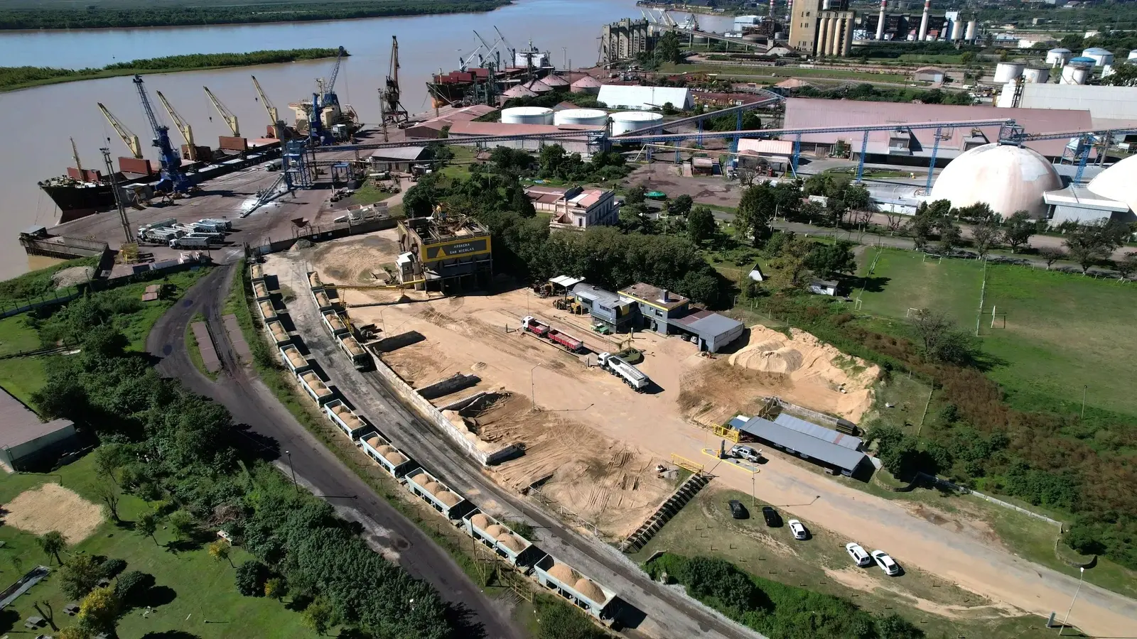 Terminal de arena con conexión ferroviaria